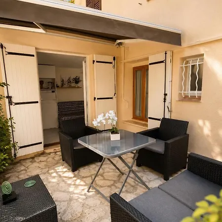Designer House With Jacuzzi & Terrace 펜션